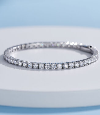 Classic tennis-style sterling silver bracelet with round brilliant-cut clear stones, polished finish.