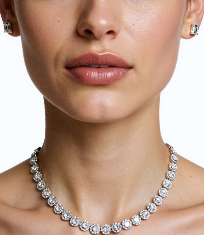 Sterling Silver Emerald-Cut Cubic Zirconia Stud Earrings wearing effect Sterling Silver Emerald-Cut Cubic Zirconia Stud Earrings model display