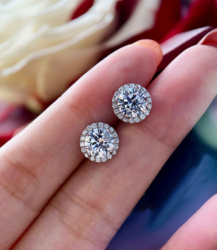 Sterling Silver Round-Cut Cubic Zirconia Halo Stud Earrings handheld details hand held close up of Sterling Silver Round-Cut Cubic Zirconia Halo Stud Earrings