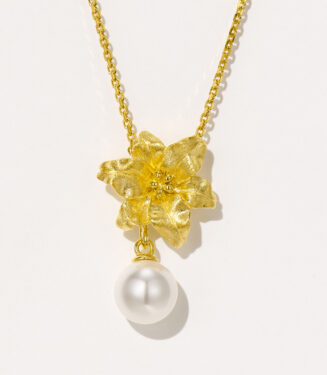 Elegant sterling silver flower necklace, featuring a detailed 3D flower pendant with textured petals, suspending a pear-shaped brilliant-cut white cubic zirconia stone, paired with a classic cable chain, creating a romantic and feminine look perfect for adding a touch of grace to any outfit.