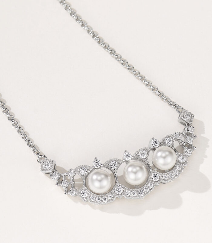 side view close-up of Fan-shaped pearl lace necklace