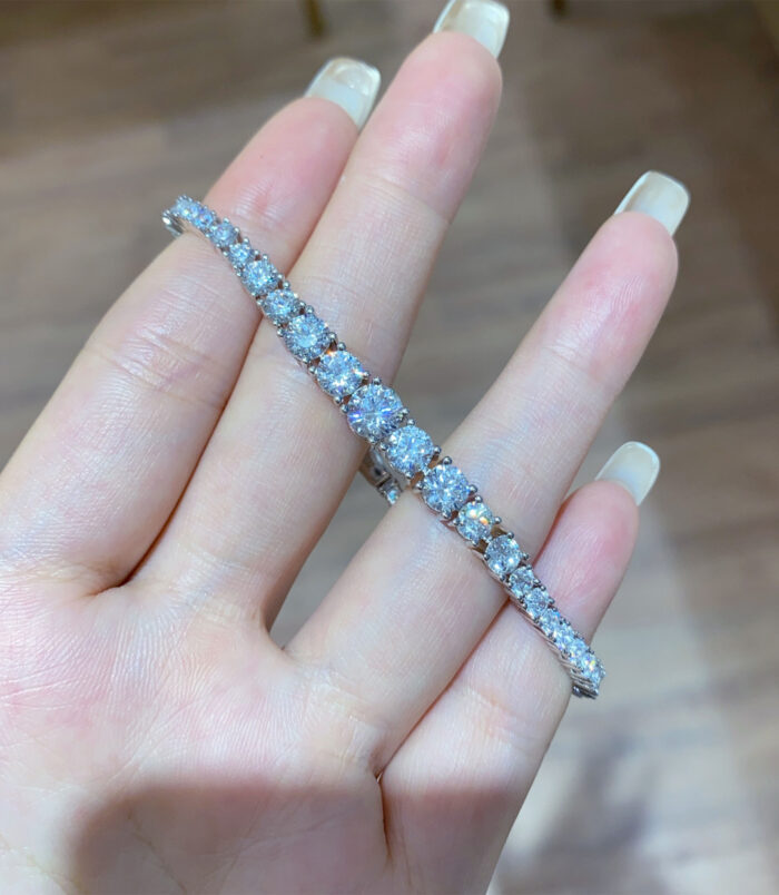 handheld of Elegant gradient Tennis 925 Silver Bracelet