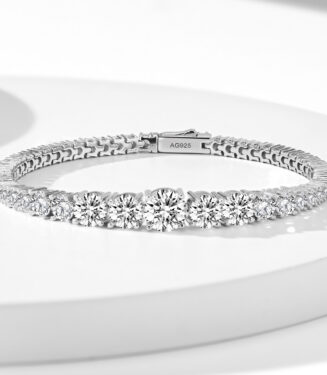 Sparkling 925 silver bracelet with a tennis-style design, featuring a full row of clear, round-cut stones which is gradient size
