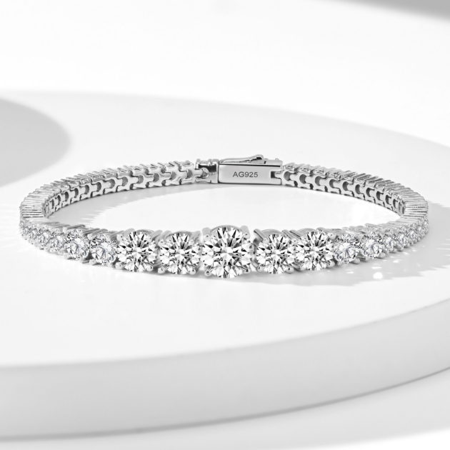 Sparkling 925 silver bracelet with a tennis-style design, featuring a full row of clear, round-cut stones which is gradient size