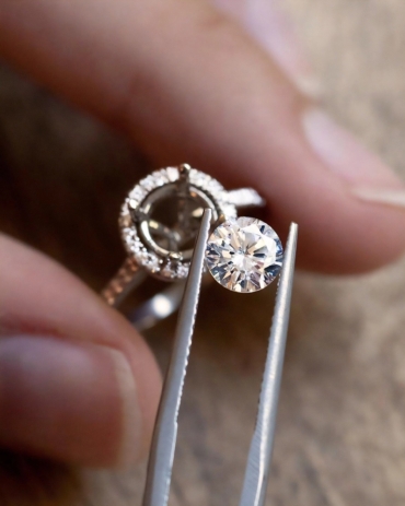 Prong Setting: The Classic Technique That Makes Gemstones Shine