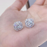 trendy sterling silver Sugar-shape stud earrings display in hand