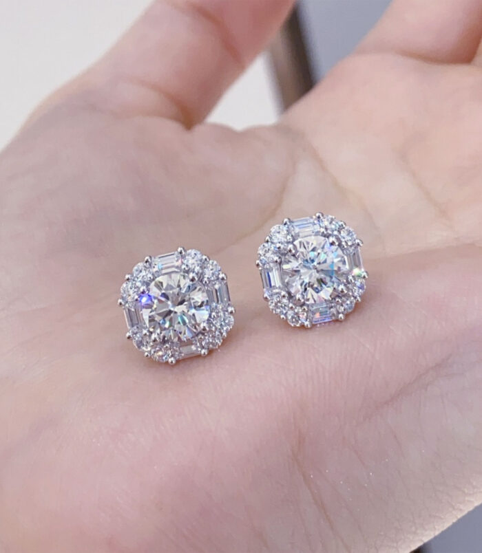 trendy sterling silver Sugar-shape stud earrings display in hand