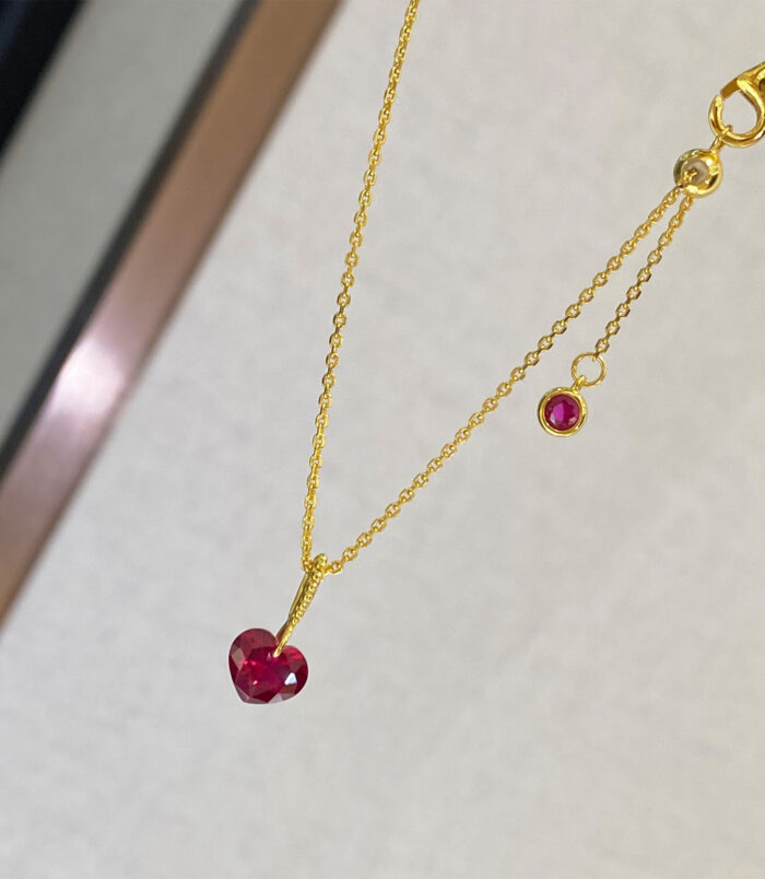 Charming Sterling Silver Heart-Shaped Red Zirconia Stone Necklace clasp details clasp details of Charming Sterling Silver Heart-Shaped Red Zirconia Stone Necklace