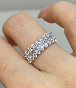 T-Cut half-hoop diamond 925 silver ring on finger