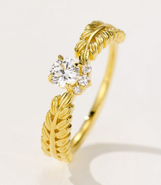 main stone close-up of tiny Leaf crown zirconia ring