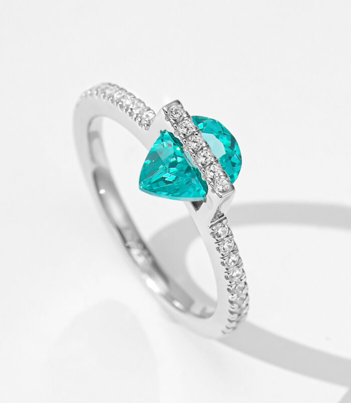 Pear-Shaped Paraiba Sterling Silver Ring side view side view close-up details of Pear-Shaped Paraiba Sterling Silver Ring