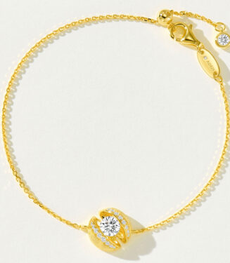 full view Gold-plated 925 silver bracelet with a round cubic zirconia centerpiece, adjustable chain, and lobster clasp.