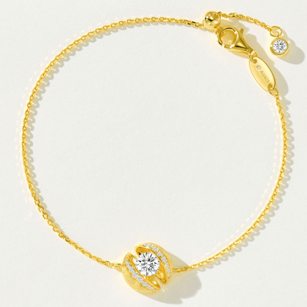 full view Gold-plated 925 silver bracelet with a round cubic zirconia centerpiece, adjustable chain, and lobster clasp.