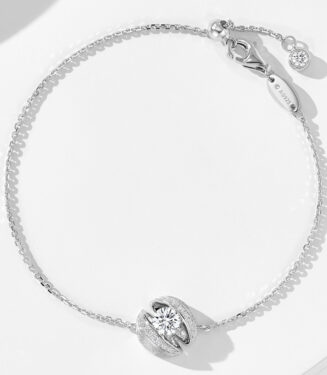 Rhodium-plated 925 silver bracelet with a round cubic zirconia centerpiece, adjustable chain, with "AG925" stamp and lobster clasp.