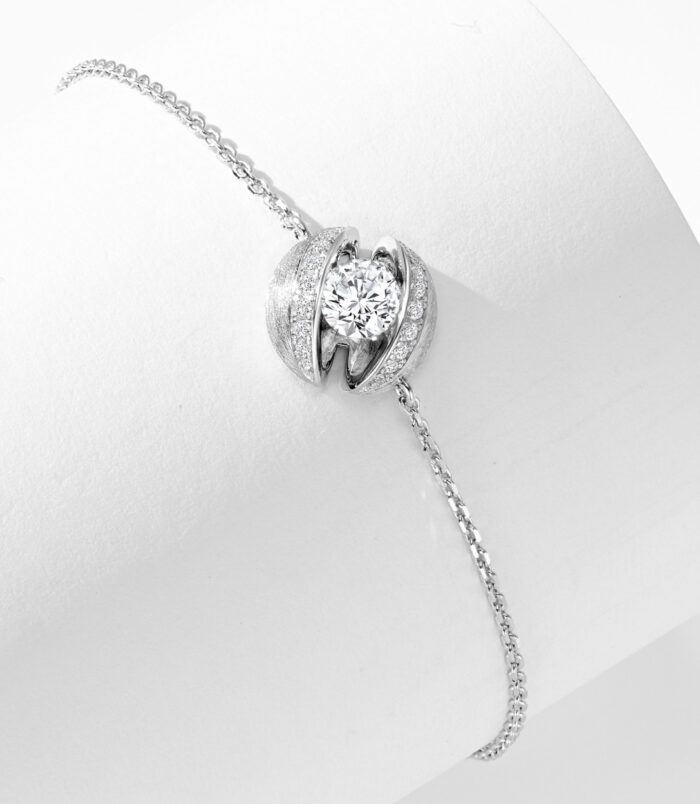 Rhodium plated Silver Bracelet Side View side view of a Rhodium plated silver bracelet with sparkling cubic zirconia stones